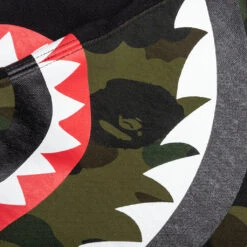 1st Camo Back Shark Sweat Shorts - Green 11 1st Camo Back Shark Sweat Shorts - Green -Feature store A Bathing Ape 1st Camo Back Shark Sweat Shorts Green 001SPI201004M GRN 01 03 23 Feature VR 10