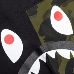 1st Camo Back Shark Sweat Shorts - Green 10 1st Camo Back Shark Sweat Shorts - Green -Feature store A Bathing Ape 1st Camo Back Shark Sweat Shorts Green 001SPI201004M GRN 01 03 23 Feature VR 9