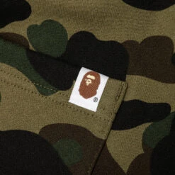 1st Camo Wide Fit Sweat Pants - Green 9 1st Camo Wide Fit Sweat Pants - Green -Feature store A Bathing Ape 1st Camo Wide Fit Sweat Pants Green 001PTJ201003M 04 15 23 Feature KN 6