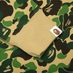 Abc Camo Crystal Stone Crewneck - Green 8 Abc Camo Crystal Stone Crewneck - Green -Feature store Abc Camo Crystal Stone Crewneck M Green 001SWJ801008MGRN 12 05 23 Feature VR 5