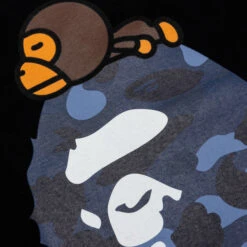 Color Camo Milo On Big Ape Tee - Black/Navy 10 Color Camo Milo On Big Ape Tee - Black/Navy -Feature store Color Camo Milo on Big Ape Tee Black Navy 002TEK801006M BK3 09 03 24 Feature JP 6